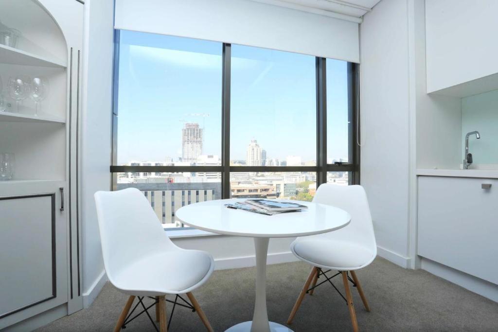 Sandton Skye Apartments Йоханнесбург Экстерьер фото