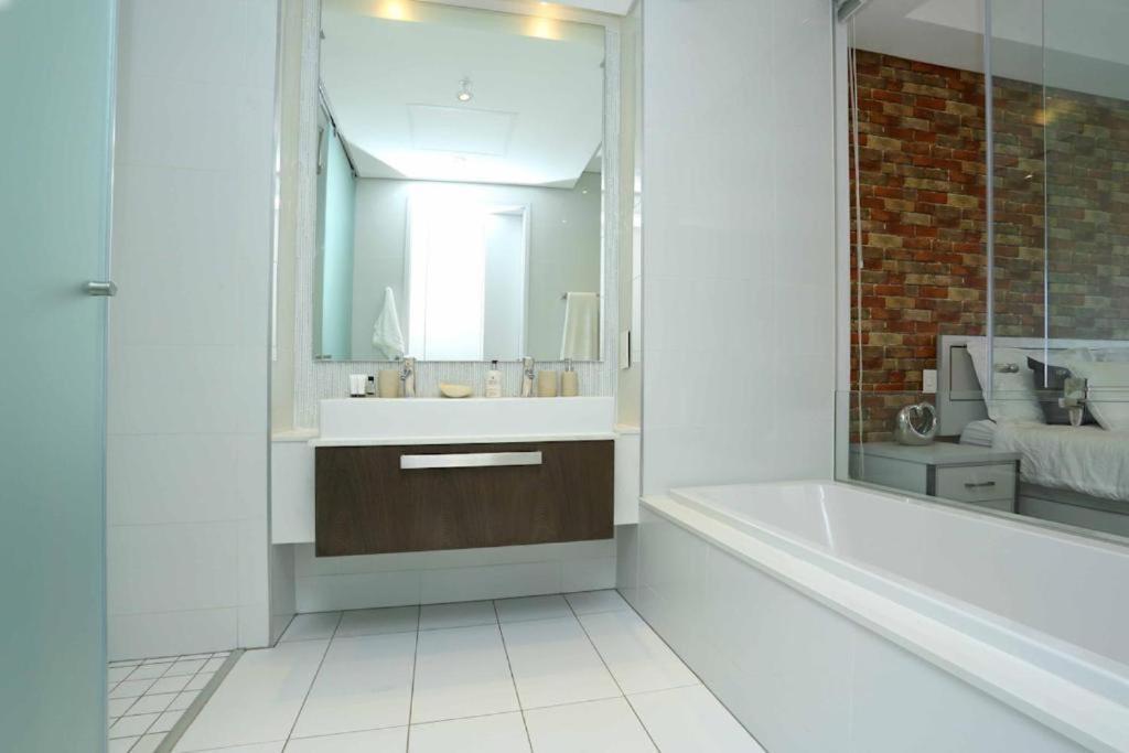 Sandton Skye Apartments Йоханнесбург Экстерьер фото