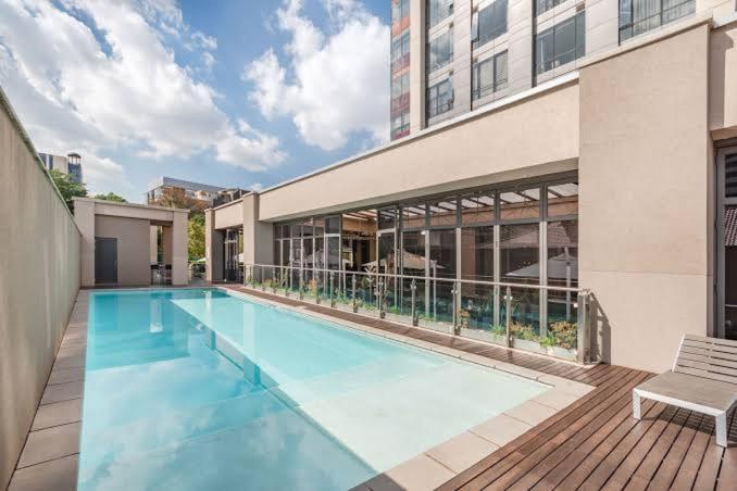 Sandton Skye Apartments Йоханнесбург Экстерьер фото