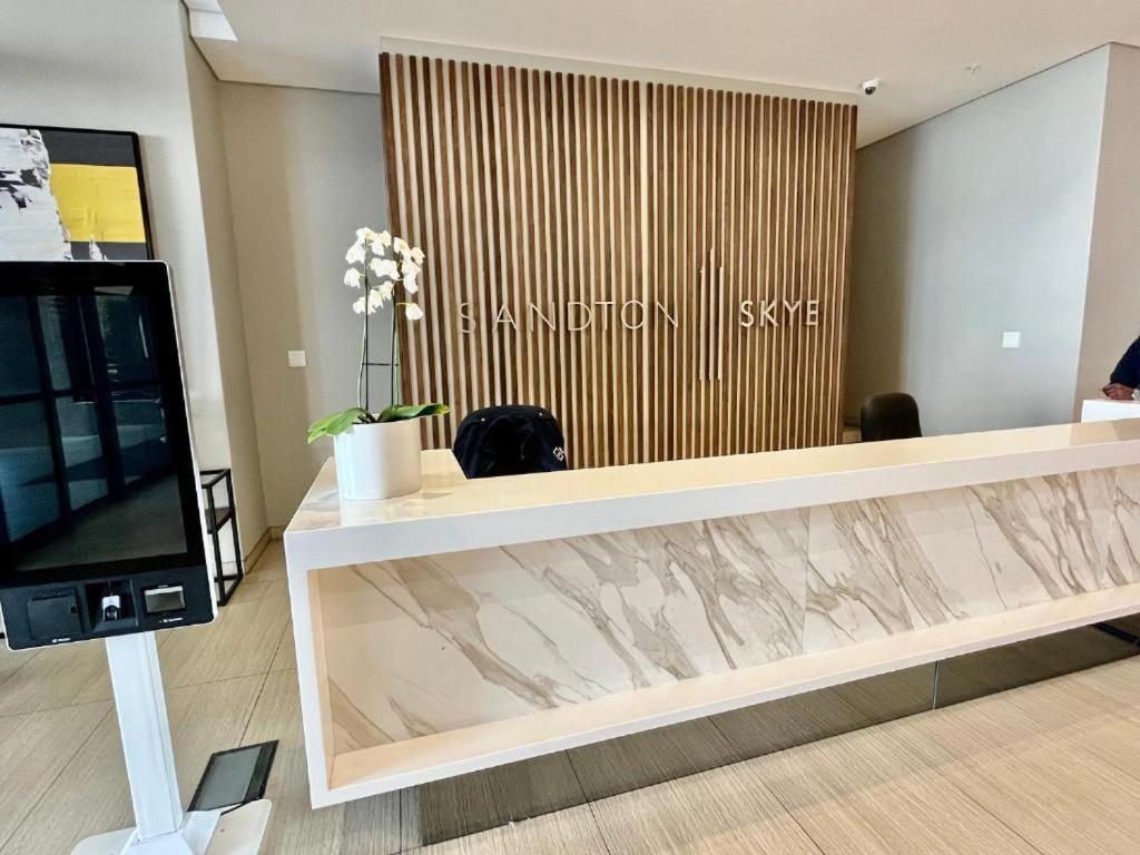 Sandton Skye Apartments Йоханнесбург Экстерьер фото